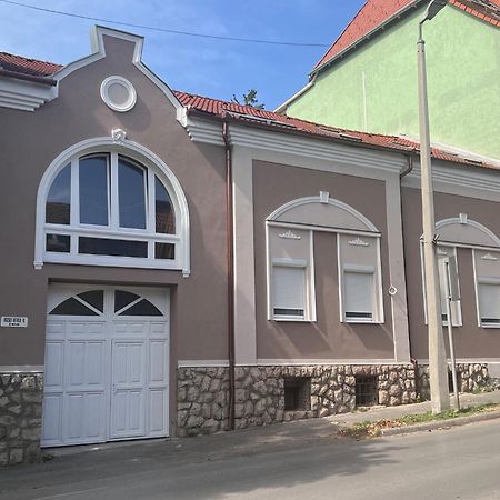 Berzsenyi Apartmanhaz Kaposvar Luaran gambar